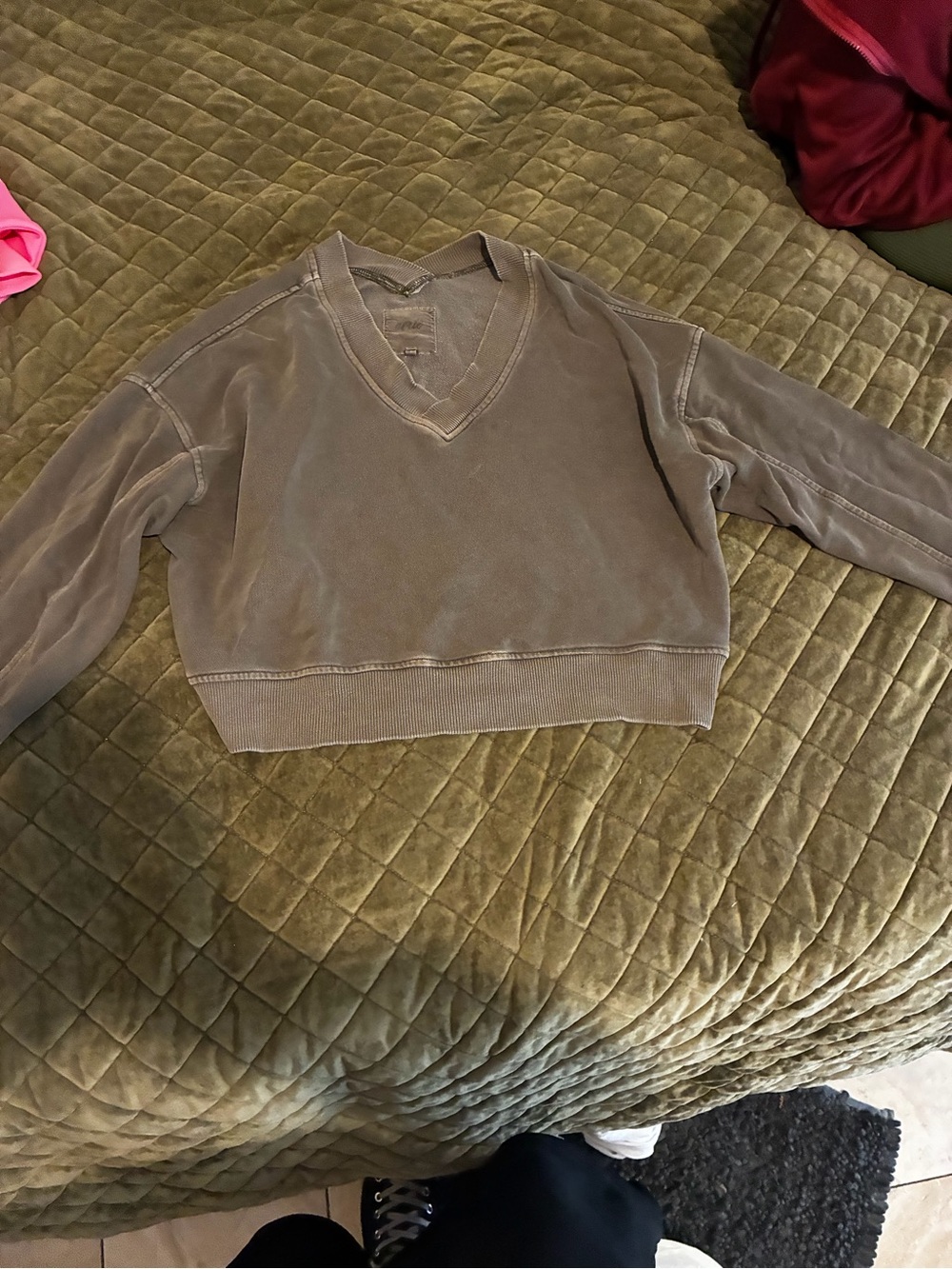 aerie Cropped V-Neck Sweater in Taupe Gray